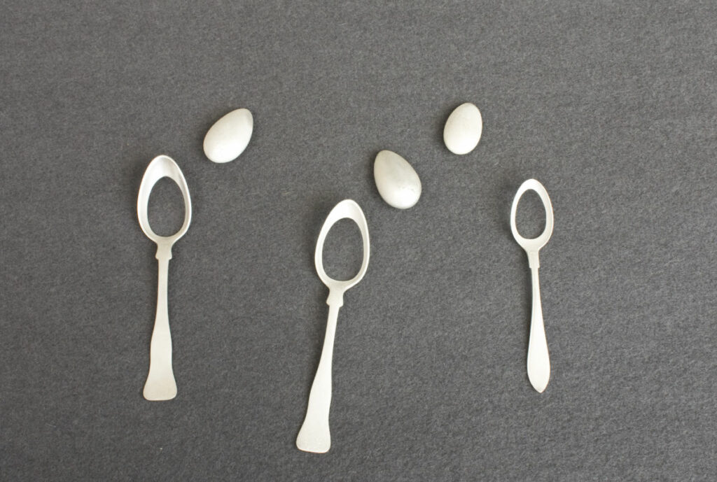 Spoon brooch made by Maki Okamoto. Art jewellery piece made out of antique cutlery. 